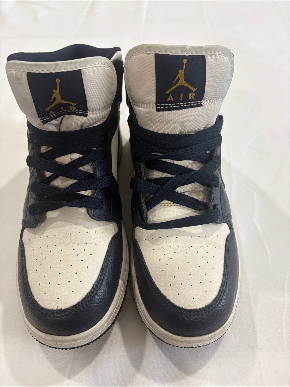 NIKE AIR -JORDAN HIGH TOP SNEAKERS SIZE /6Y WHITE NAVY & GOLD